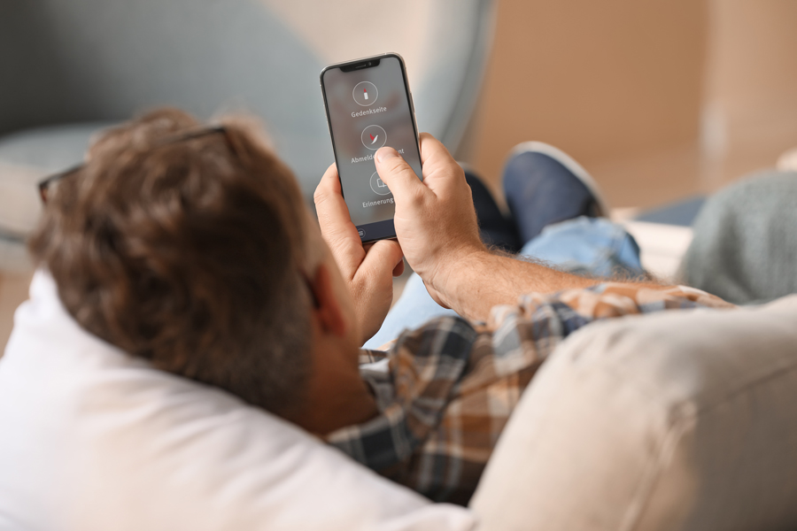 Artikel_Intext_Rapid_mann-mit-handy Artikel_Intext_Rapid_mann-mit-handy